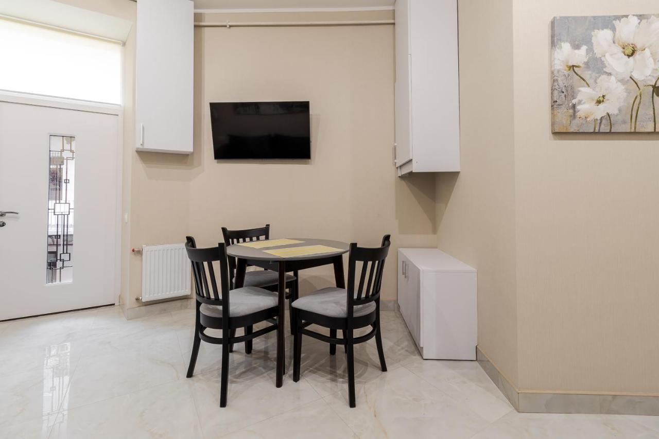 Апартаменты Luxury Flat In Downtown 2 Львов Экстерьер фото