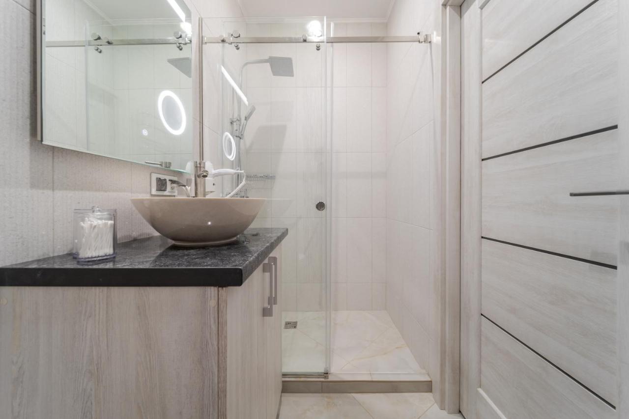 Апартаменты Luxury Flat In Downtown 2 Львов Экстерьер фото